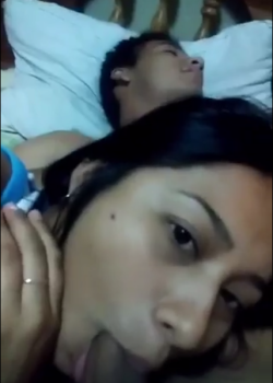 JUGANDO se la comienza a chupar a su AMIGO + Video 13