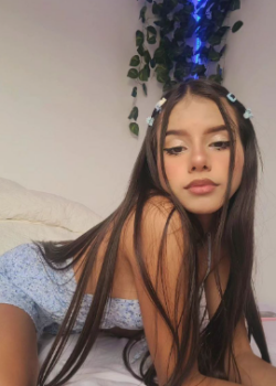 Hermosa jovencita con ganas de follar 9
