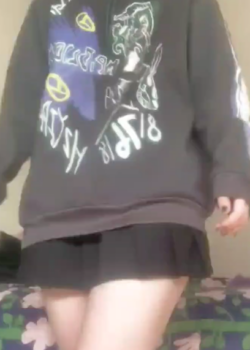Muestra lo que hay debajo de esa faldita + video 12