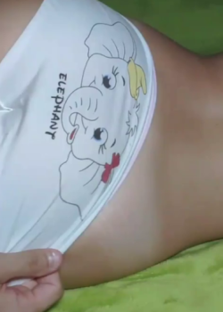 La encuentra dormida a su sobrina y le baja los calzones + VIDEITO 18