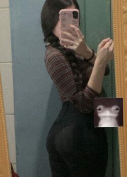 Pendeja colegiala putita cogiendo rico 4
