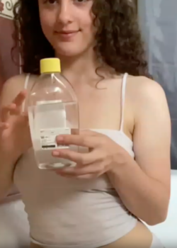 Morrita traviesa deja todo su cuerpo aceitadito + video 10