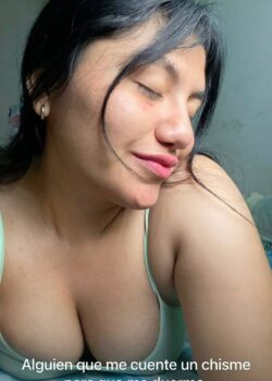 Pendeja puta culona cogiendo en cuatro 10