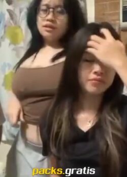 Mostrando Las Tetas Para Una Buena Tarea 5