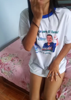 Lograron convencerla de meterle 2 dedos + VIDEITO 26