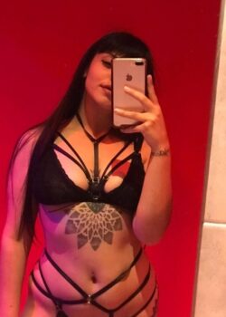 Pendeja argentina comiendose un vergon 21