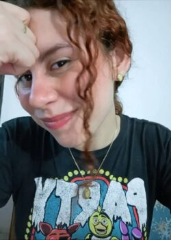Adolescente pelirroja filtrada tocandose 19