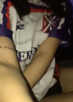 Esta putinena ya se manosea la concha + video 4