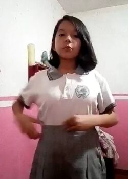 Colegiala tetona De Ricas Tetas 4