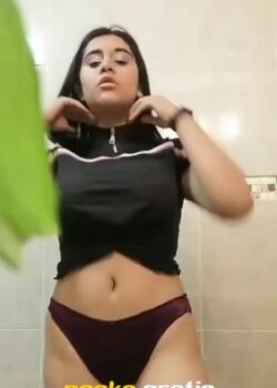 Tetonsita se mete dedoss hasta el fondo + Vídeo Full 18