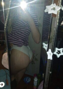 Amiga zorrita tocandose rico su conchita 14
