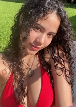 Trolita adolescente masturbandose rico 24