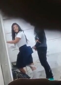 Colegiala pillada llevando verga 4