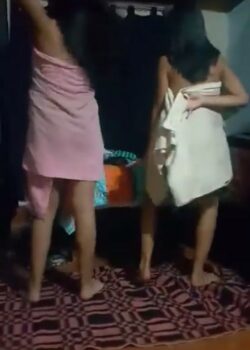 Primas Bailan Desnudas Juntas & Muestran Todo 3