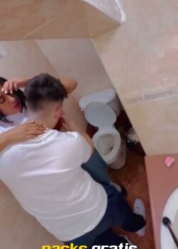 Se la cogieron en el baño del cole 1