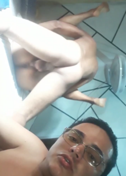 Cornudo mira como se cogen a su mujer 20