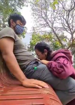 Con su mejor amiga en el parke sin que nadie los vea + VIDEOS 26
