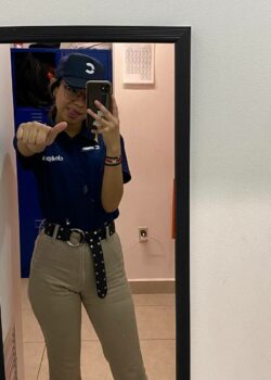 La putita de cinepolis se abre rico esta peladita ..... 15