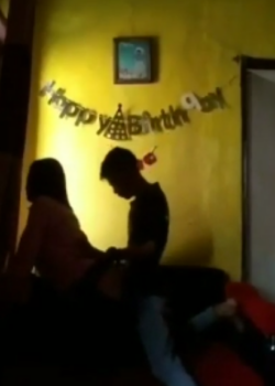 Le dio su regalo de cumpleaños en el mueble + VIDEITO 24