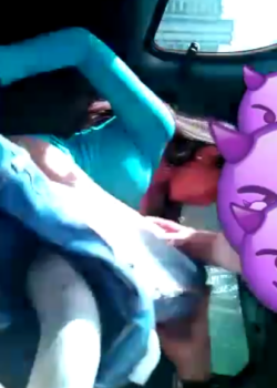 Le hace diabluras a esta morrita dentro del carro + VIDEOS 7