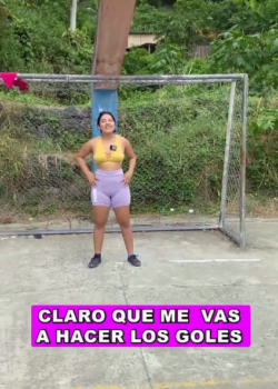 Metiendole goles a la vecinita en la cancha + VIDEITOS 8