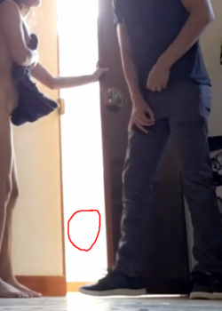 Repartidor le trae una caja y ella se quito todita la ropa + VIDEITO 13