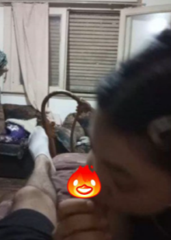 Cuando ve a su hermano pajeándose ella va y se lo mama + video 22