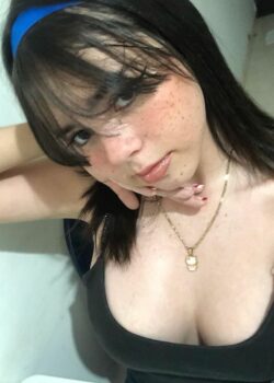Morrita colegiala tierna se filtran sus nudes 7