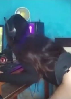 La follaron mientras estaba en un LIVE + Videito 17