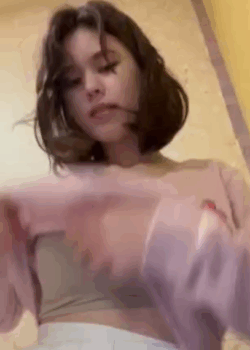 Pendeja se calienta y muestra su cuerpito en desarrollo + video 3