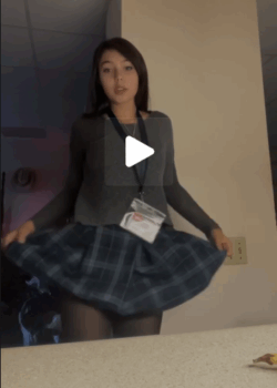 Colegiala se toca en el baño y se graba 19