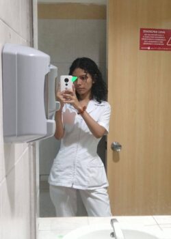 Estudiante de odontologia- fotos en el baño 8