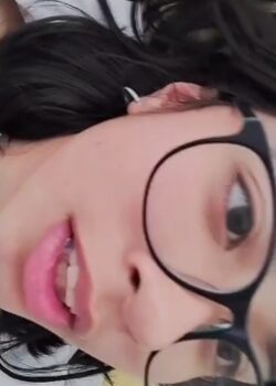 Deliciosa Chava De Lentes + Vídeo 10