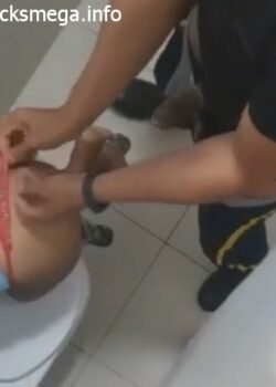 Cogiendo En El Baño Del Liceo 17