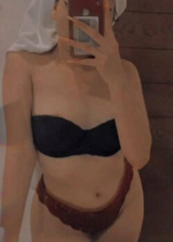 Mi prima me sorprende mandando videos privados 18