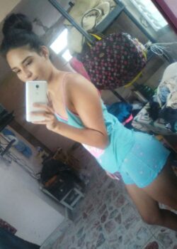 Lupita, la jovencita morenita bien CACHONDA, calentando la casa con su CULOTE 😏🔥 13