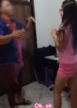 Engaño a la primita para sobarle el pene en la colita + Video 4