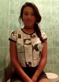 Rica Mina Se Encierra En El Baño A Masturbarse 8