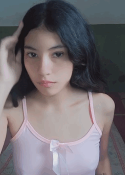 Tierna PELADITA y traviesa mostrando el culo 15