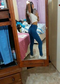 Flaquita adicta a grabarse manoseandose la CONCHITA 11