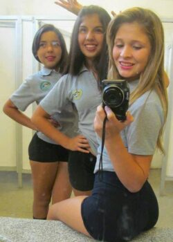 Top de CARPETAS Colegialas Morritas Desnudas 23
