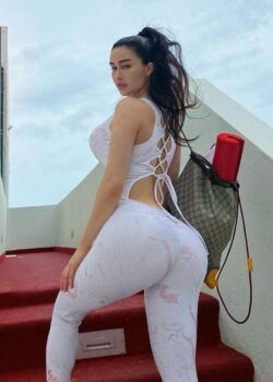 Joselyn Lascano con unas tapas grandotas 1
