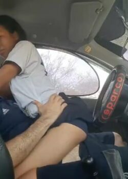TAXISTA se culio a una morrita virgen + VIDEITO saltando 20