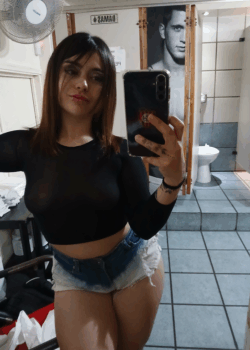 Novia de un amigo me manda nudes 5
