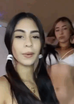 Amigas se calientan entre si + video 25