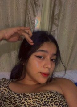 Fotitos encontradas de mi hermanita en su telefono 16