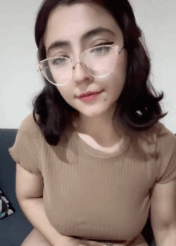 Jovencita nerd en acción 18