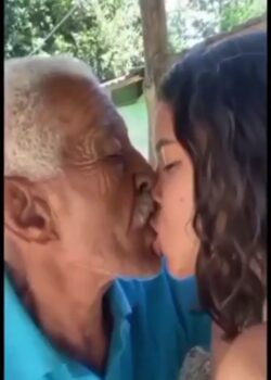 Su abuelo le da una Mega Cogida 18