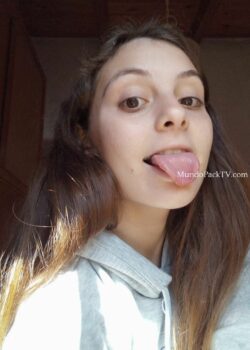 Adolescente ardiente se termina filtrando sus nudes 16