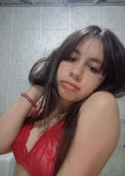 Jovencita con cara de mosquita muerta + video 12